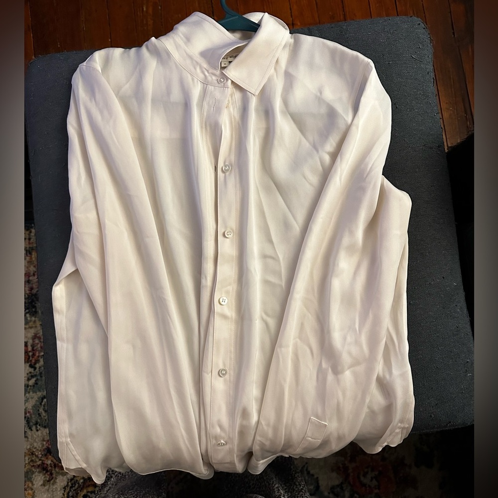 Vince Off White 92% Silk Button Up Blouse. Size :Medium. No marks or tears